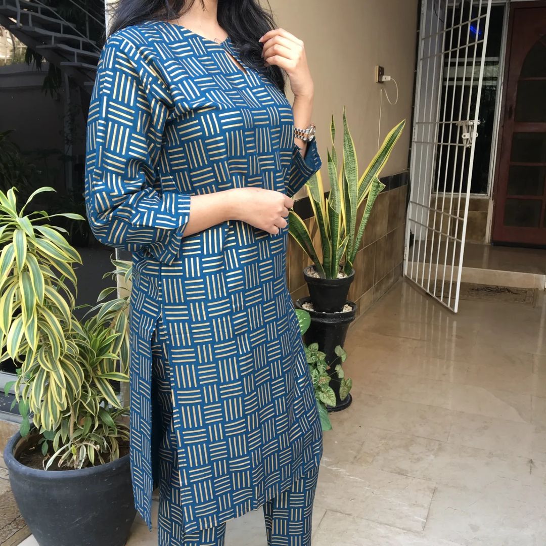 Chunri Steam Printed 2 Pcs Stitched With Same Trouser / CHECK STRIPS PRINT.